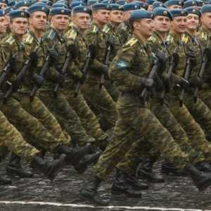 Чим жінок приваблюють чоловіки в формі