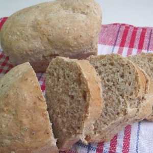 Хліб з кунжутом і маком