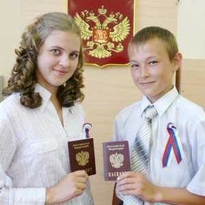 Як отримати перший паспорт