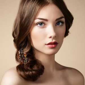 Яке волосся називають каштановими