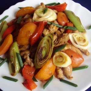 Куряча грудка з абрикосами по-азійському