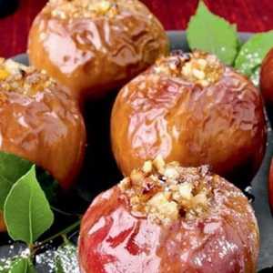 Запечені яблука з горіхами і корицею в мультиварці